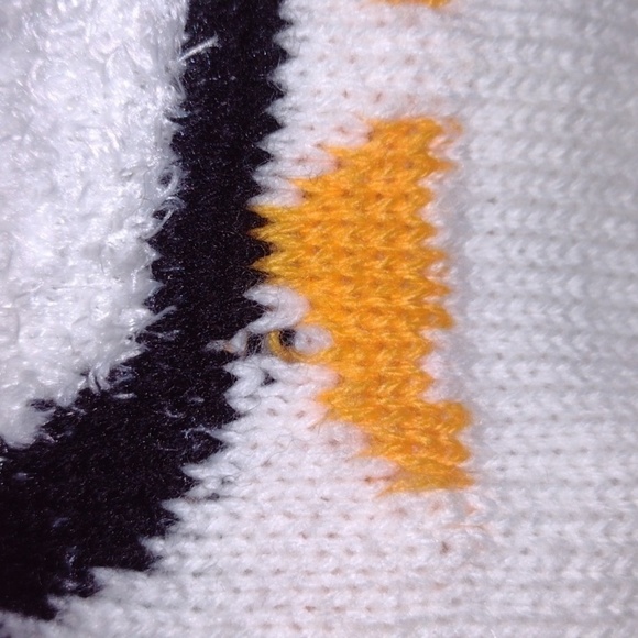 FOREVER 21 Cute Penguin Holiday Sweater size small - Picture 12 of 13